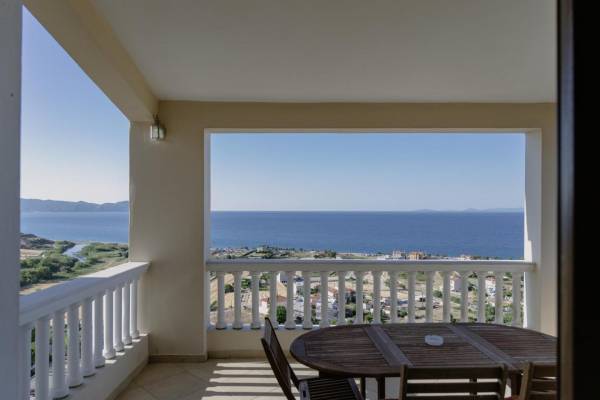 Superior 1-Bedroom Apartment - Split Level