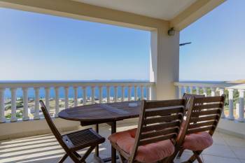 Superior 1-Bedroom Apartment - Split Level2