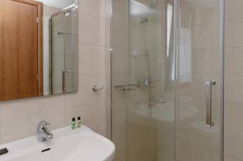 Superior 1-Bedroom Apartment - Split Level7