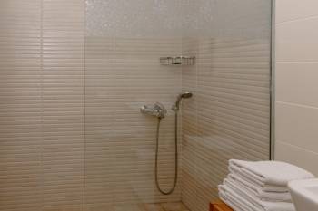 Basic Triple Room2